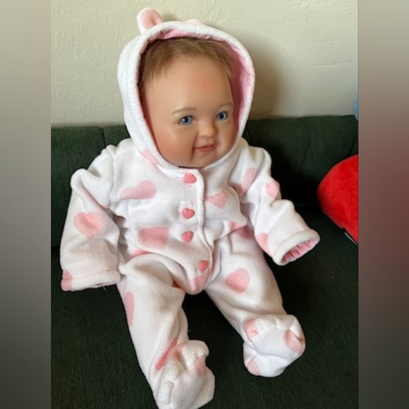 The Ashton-Drake Galleries Baby Doll "Savana" - Picture 3 of 6